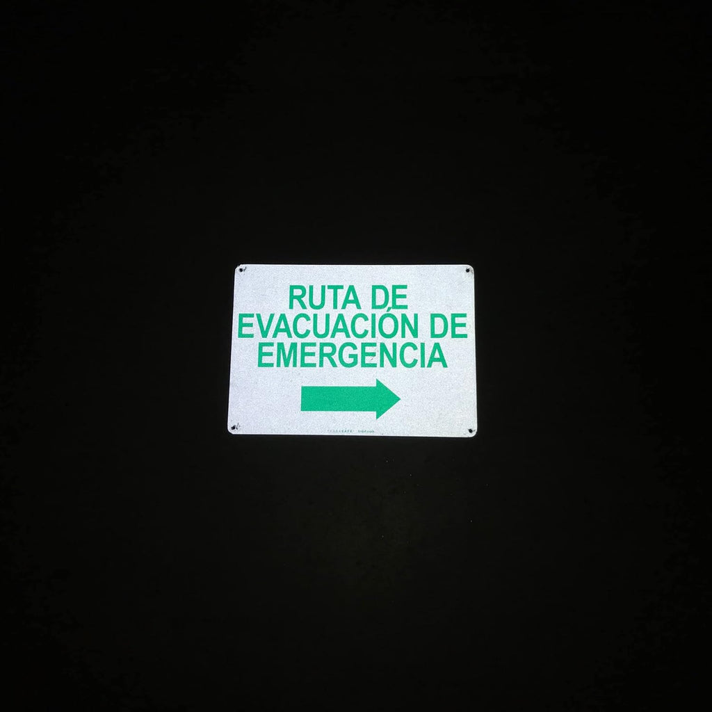 TRADESAFE Emergency Evacuation Route Arrow Right Sign – Ruta De Evacuación De Emergencia Spanish Sign, Quick Install, Light Reflective, UV-Resistant, Waterproof, 14” X 10” Aluminum Safety Signs