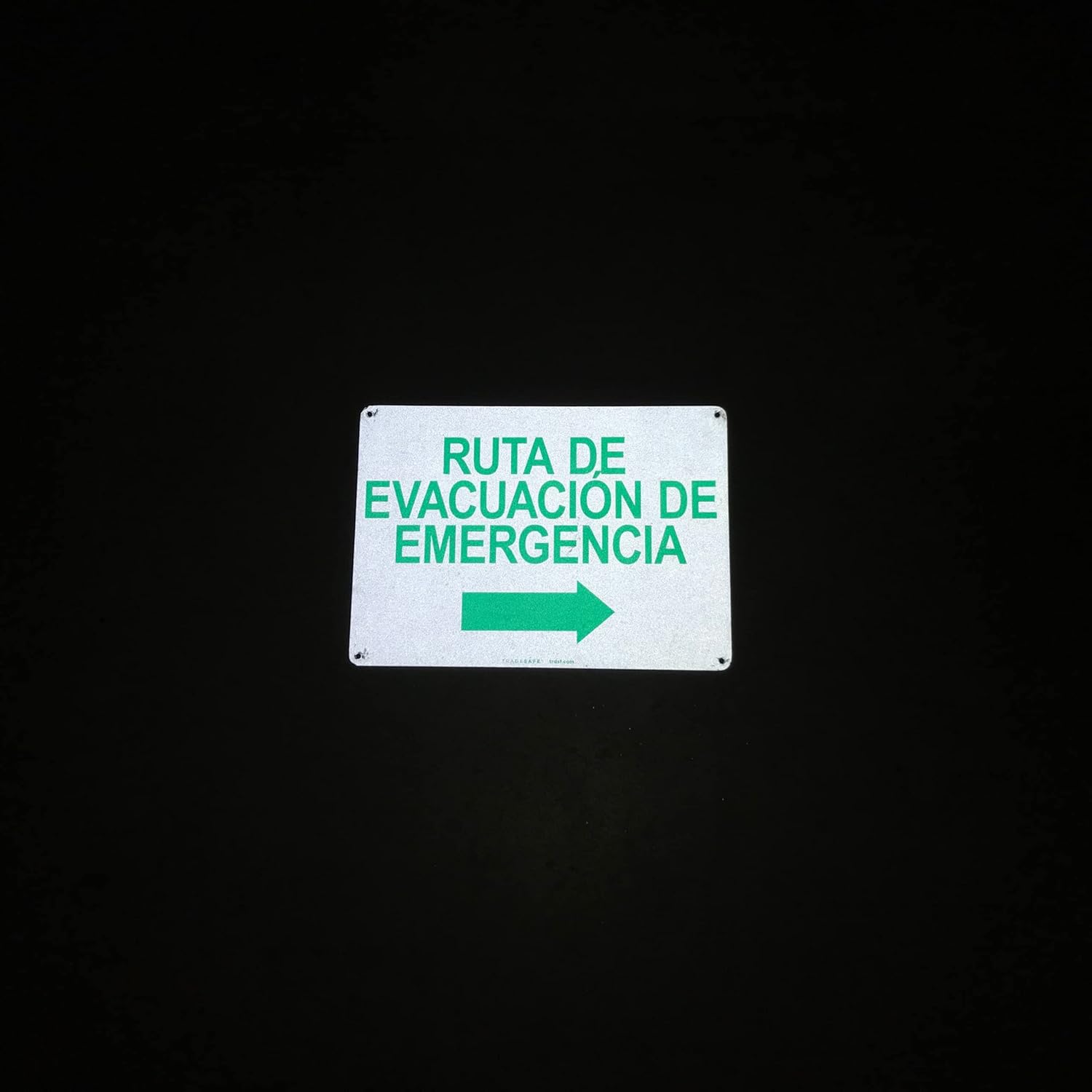 TRADESAFE Emergency Evacuation Route Arrow Right Sign – Ruta De Evacuación De Emergencia Spanish Sign, Quick Install, Light Reflective, UV-Resistant, Waterproof, 14” X 10” Aluminum Safety Signs