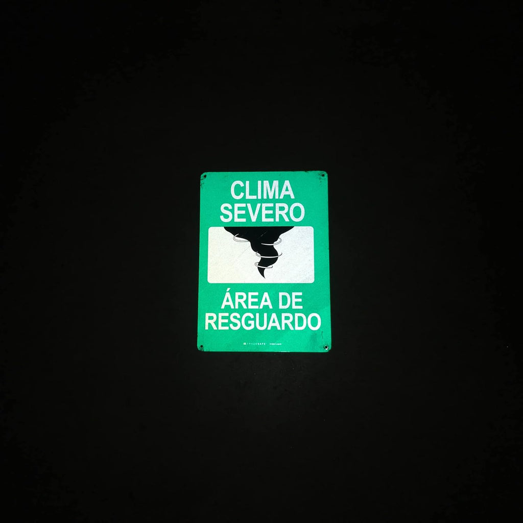 TRADESAFE Severe Weather Shelter Area Sign - Clima Severo, Área De Resguardo Spanish Sign, Quick Install, Light Reflective, UV-Resistant, Waterproof, 10” X 14” Aluminum Safety Signs