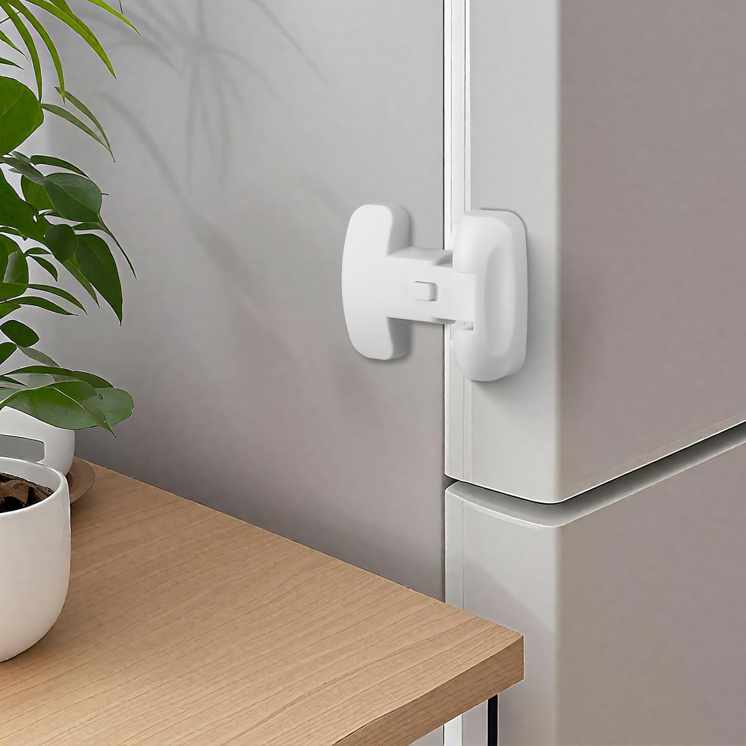 YCT Baby Proof Fridge Lock, Refrigerator Fridge Freezer Door Latch to Keep Closed, Automatically Lock While Closing The Door, Easy to Install (White 1PCS)