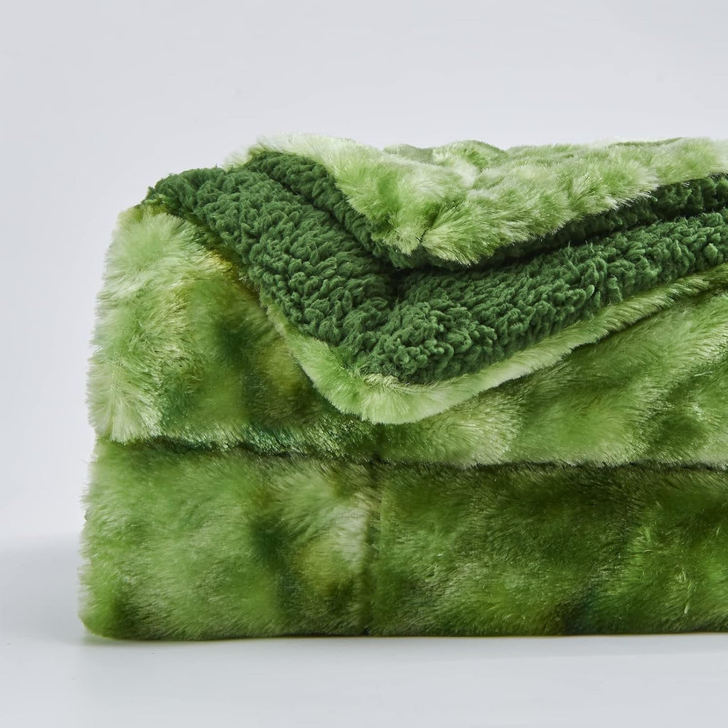 NEWCOSPLAY Super Soft Faux Fur Throw Blanket for Couch Green Sherpa Fuzzy Plush Warm Blanket for Sofa Bed (Green, Throw(50"x60"))