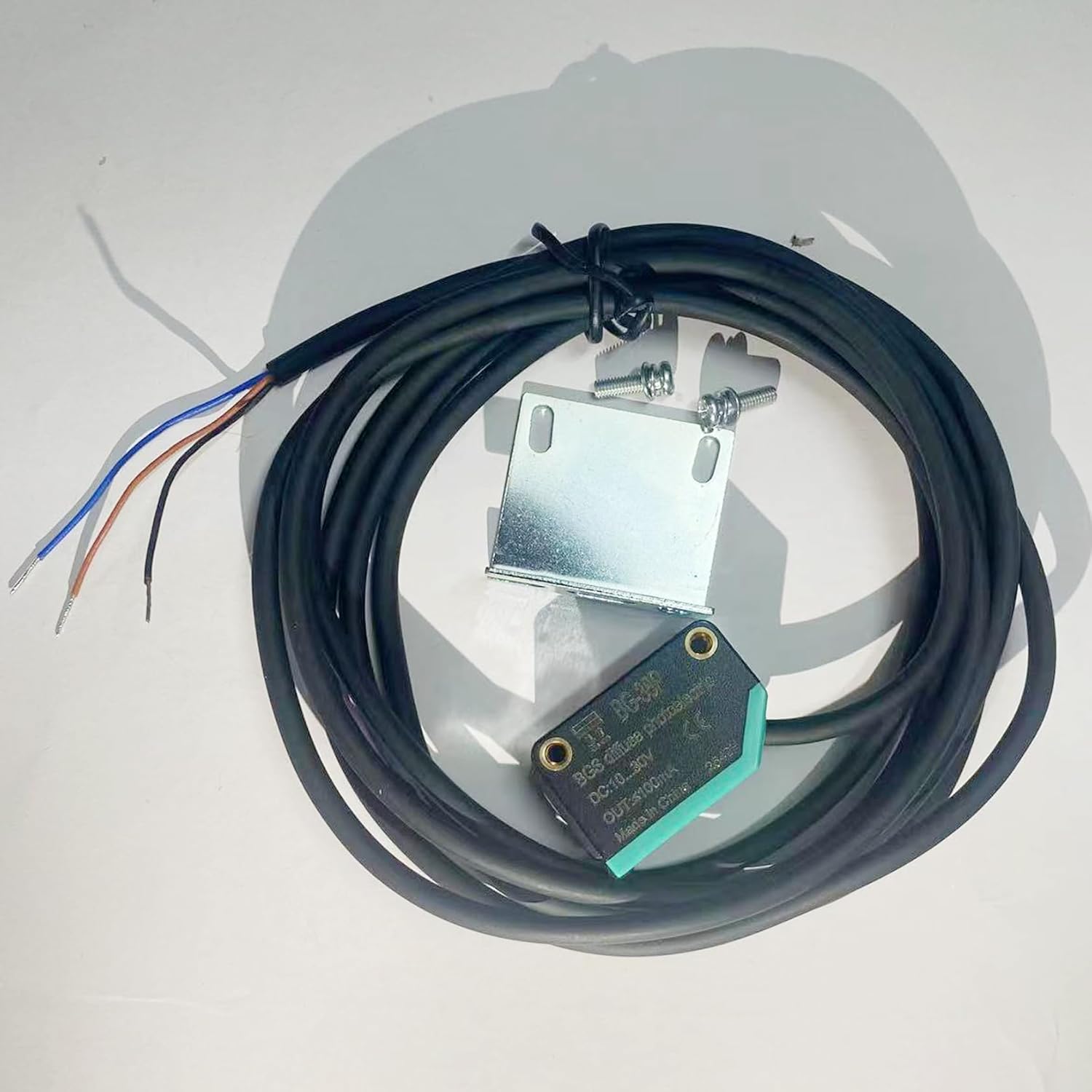 BG-38P Photoelectric Sensors,Background Suppression Diffuse Photoelectric Sensor,Sensing Distance 5-350mm,10–30VDC,PNP Output,Detection Distance Unaffected by Object Color