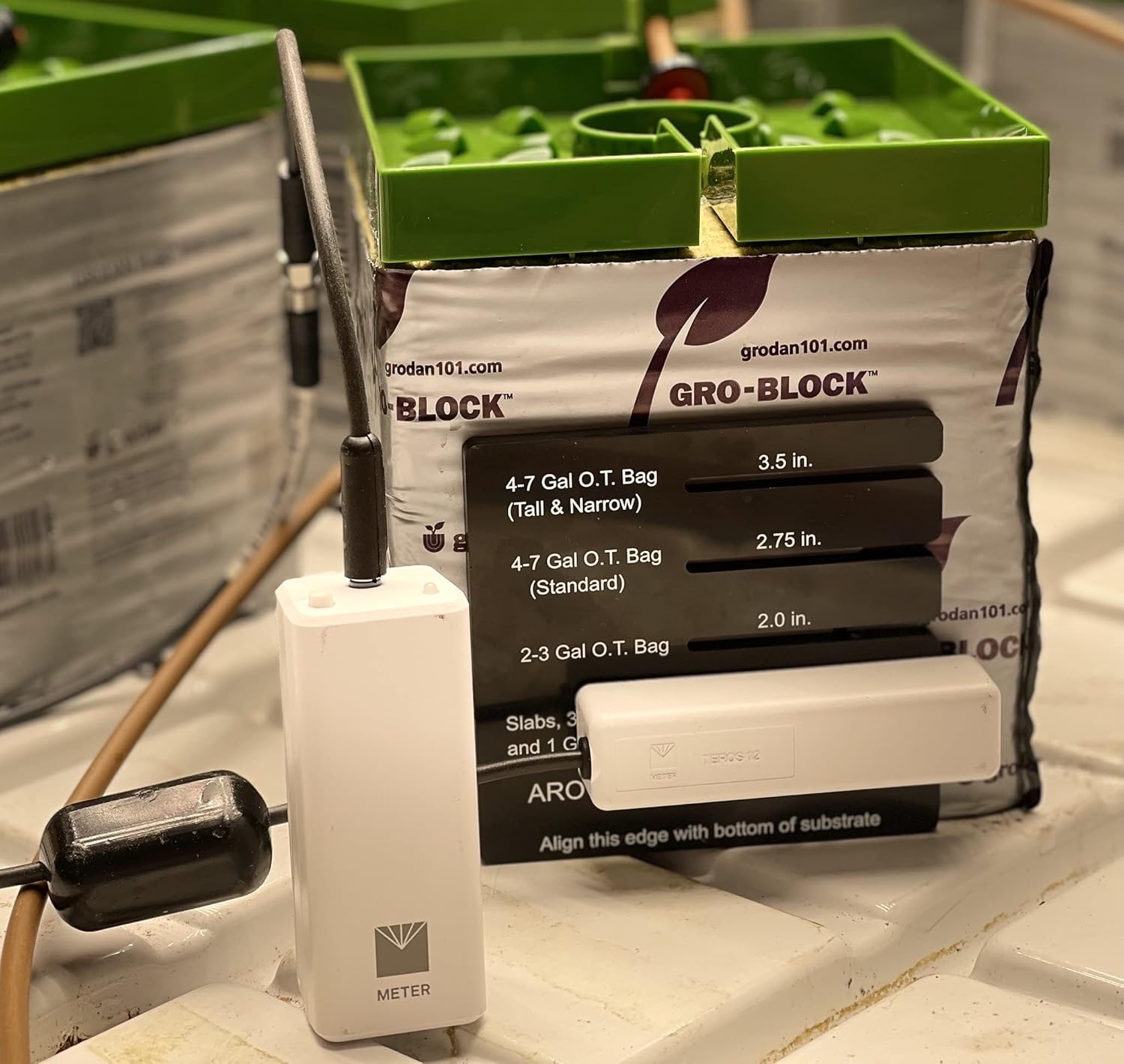 Digital Soil Moisture & EC Meter – Aroya Solus 3-in-1 Analyzer with TEROS 12 Sensor Bundled with Bluetooth and App Control for Growers Who Measure What Matters