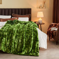 NEWCOSPLAY Super Soft Faux Fur Blanket Twin Size Green Sherpa Fuzzy Plush Warm Blanket for Sofa Bed (Green, Twin(60"x80"))