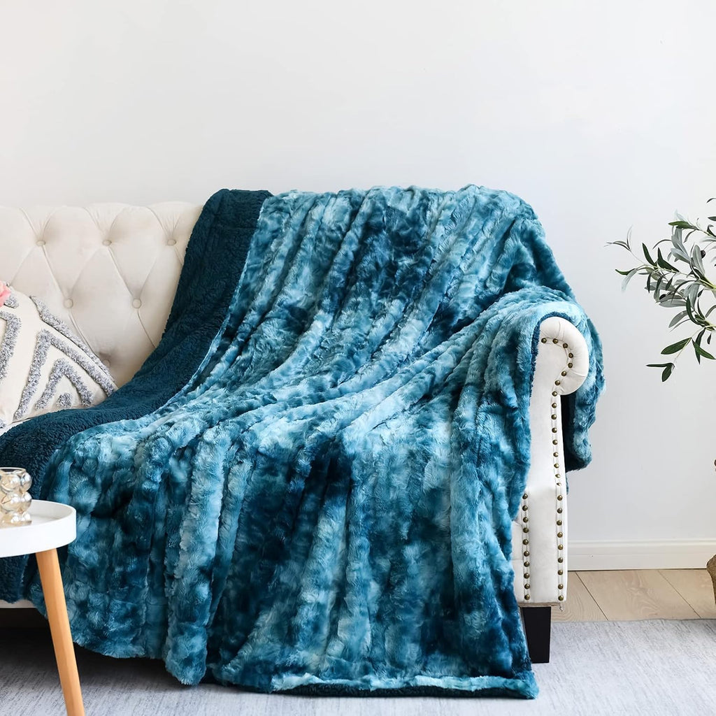 NEWCOSPLAY Super Soft Faux Fur Blanket Twin Size Dark Blue Sherpa Fuzzy Plush Warm Blanket for Sofa Bed (Dark Blue, Twin(60"x80"))