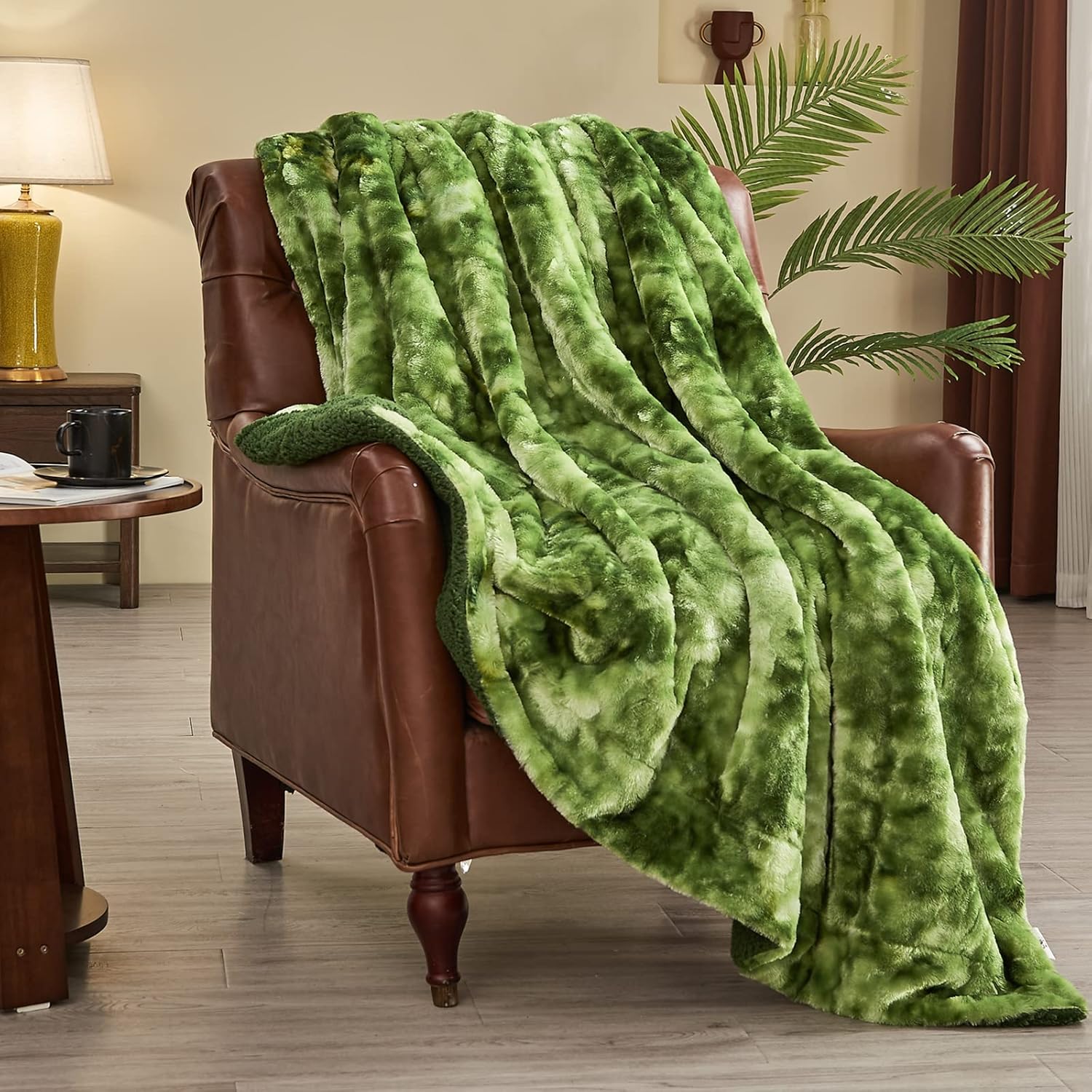 NEWCOSPLAY Super Soft Faux Fur Blanket Twin Size Green Sherpa Fuzzy Plush Warm Blanket for Sofa Bed (Green, Twin(60"x80"))